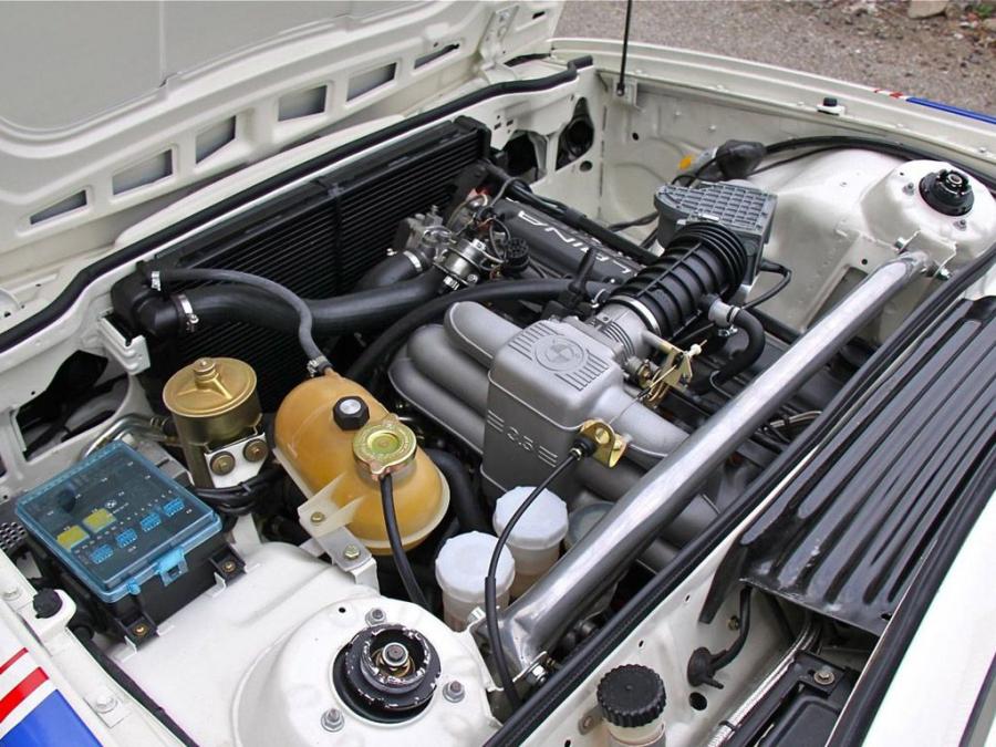 Моторный отсек BMW 635 CSi ETCC (E24) 1983 года  (фото 9 из 33)